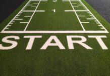 지역 창업생태계 키운다…2026년까지 지역 벤처 모태펀드 1조 공급 a football field with the words start written on it