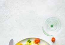 식습관과 운동: 건강한 삶을 위한 필수 요소 vegetable salad