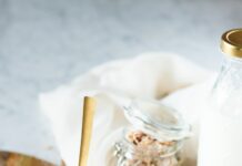 당뇨병 관리에 유용한 식습관 brown wooden bowl with brown wooden spoon
