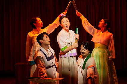 뮤지컬 판 공연 사진