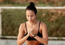 일상 생활 속 건강 습관, 놓치지 말아야 할 5가지 a woman in a sports bra top and shorts