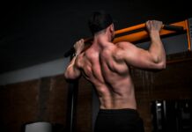 근육, 건강한 삶의 핵심 열쇠…근육 관리법과 중요성 한눈에 보기 topless man in black shorts holding orange bar