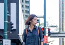 바쁜 직장인 건강 챙기기, 작은 습관부터 시작하세요 a woman walking across a cross walk in a city