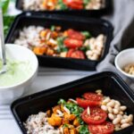 내 몸에 딱 맞는 식단, 일상에서 실천하는 건강한 한끼 만들기 a couple trays of food